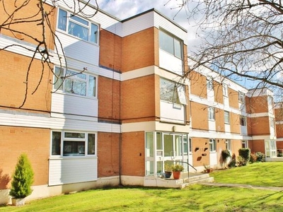 Flat to rent in Laleham Road, Staines-Upon-Thames, Surrey TW18