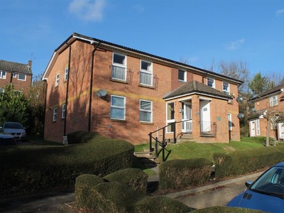 Flat to rent in Lower Furney Close, High Wycombe HP13