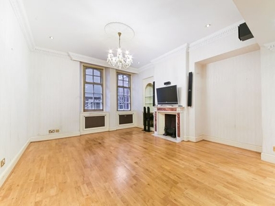 Flat to rent in Queen's Gate, London SW7