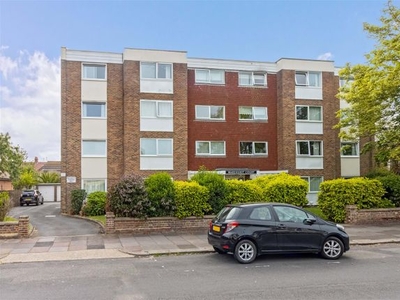 Flat to rent in St. Georges Road, Worthing BN11
