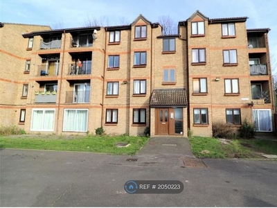 Flat to rent in Sycamore Court, Erith DA8