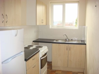 Flat to rent in West Avenue, Leicester LE2