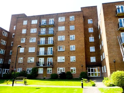 Flat to rent in West Drive, Edgbaston, Birmingham B5