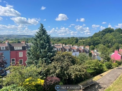 Flat to rent in Windsor Court, Bristol BS8