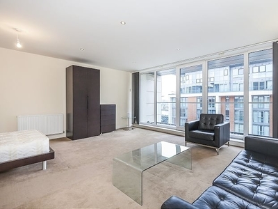 property to let in Seagull Lane, E16