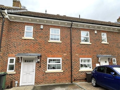 Terraced house to rent in Newbury, Berkshire RG14
