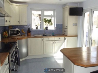 Terraced house to rent in St Leonard's Rd, Hove BN3