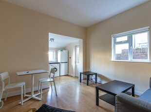 1 bedroom flat for rent in Albany Road, Roath, CF24