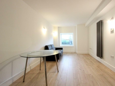1 bedroom flat for rent in Cadogan Road, London, SE18 6YL, SE18