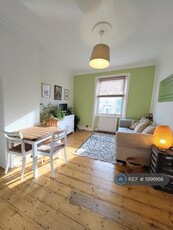1 bedroom flat for rent in Church Road, Richmond, TW10