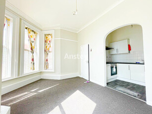 1 bedroom flat for rent in Cobden Avenue, Southampton, SO18