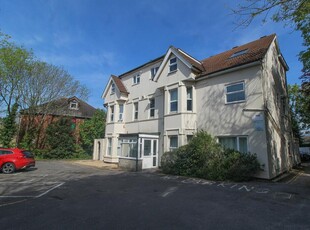 1 bedroom flat for rent in Richmond Park Road, Bournemouth, BH8