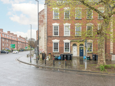 1 bedroom flat for sale in Ground Floor Flat, Hotwell Road, Bristoil, BS8 4NQ, BS8