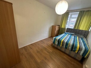 1 bedroom flat share for rent in Larch Avenue, London, W3