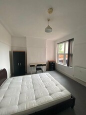 1 bedroom house for rent in West Parade, *individual rooms available*, , LN1