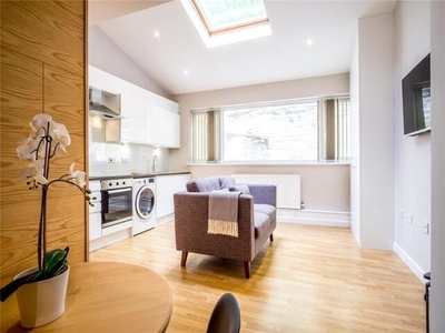 1 Bedroom Shared Living/roommate Huddersfield West Yorkshire