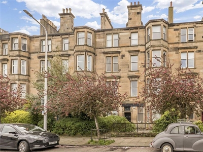 2 bed second floor flat for sale in Morningside