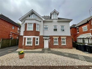 2 bedroom apartment for rent in Alumhurst Road, Bournemouth, BH4