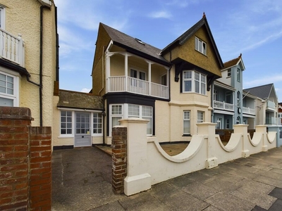 2 bedroom apartment for rent in The Marina, Deal, CT14