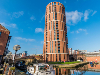 2 bedroom apartment for sale in Candle House, Granary Wharf, LS1