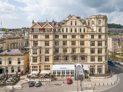 2 bedroom apartment for sale in Grand Parade, Bath, BA2