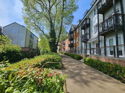 2 bedroom apartment for sale in Great Stour Mews, Canterbury, CT1