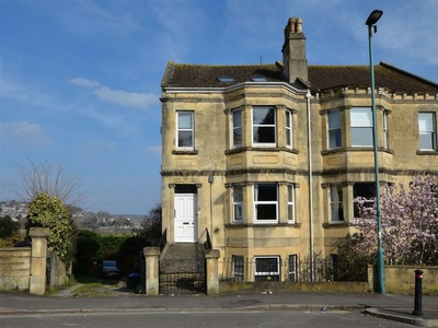 2 bedroom apartment for sale in Lower Oldfield Park, Bath, BA2