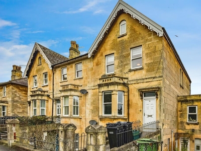2 bedroom apartment for sale in Lower Oldfield Park, BATH, BA2