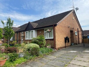 2 bedroom bungalow for rent in Chigwell Close, L12