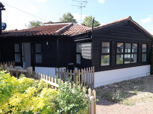 2 bedroom bungalow for rent in Coxtie Green - Brentwood, CM14