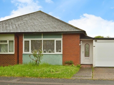 2 bedroom bungalow for sale in Medale Road, Beanhill, Milton Keynes, Buckinghamshire, MK6