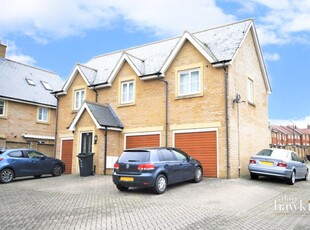 2 bedroom detached house for rent in Doulton Close, Redhouse, SN25