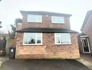2 bedroom detached house for rent in Wychall Park Grove, Birmingham, B38