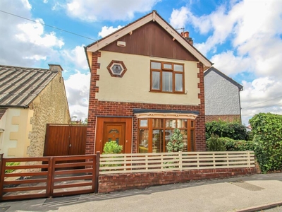 2 bedroom detached house for sale in Thorney Hill, Thorneywood, Nottingham, NG3