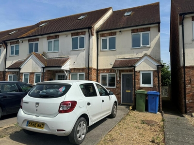 2 bedroom end of terrace house for rent in Hurst Court, Halfway Road, ME12