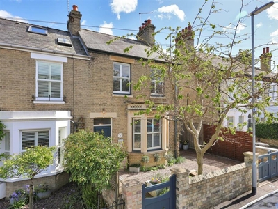 2 bedroom end of terrace house for sale in Oxford Road, Cambridge, CB4