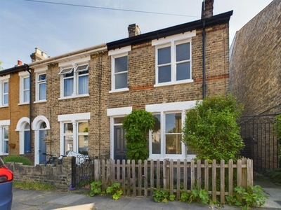 2 bedroom end of terrace house for sale in Priory Road, Cambridge, CB5