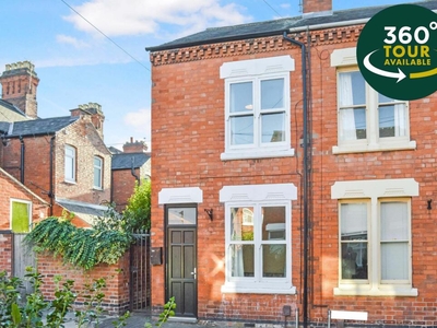2 bedroom end of terrace house for sale in Seymour Road, Clarendon Park, Leicester, LE2