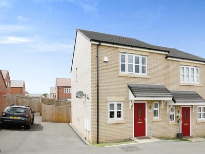 2 bedroom end of terrace house for sale in Trowel Close, Northampton, NN4