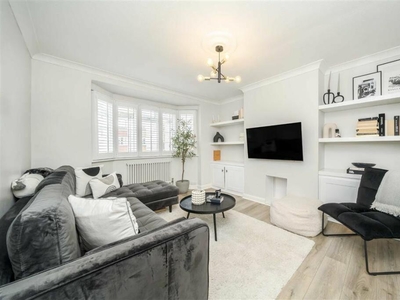 2 bedroom flat for rent in Amblecote Close, Grove Park, SE12