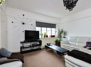 2 bedroom flat for rent in Babington Road, Streatham, London, SW16