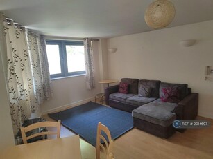 2 bedroom flat for rent in City Walk, Leeds, LS11