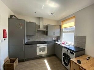 2 bedroom flat for rent in Crwys Road, Cathays, CF24