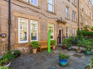2 bedroom flat for rent in Glen Street, Tollcross, Edinburgh, EH3