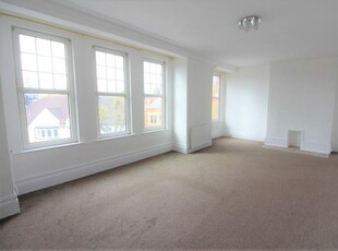 2 bedroom flat for rent in Green Lanes, N21