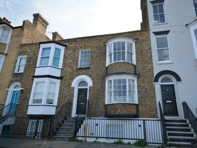 2 bedroom flat for rent in Grosvenor Place, Margate, CT9 1UY, CT9