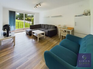 2 bedroom flat for rent in Holden Road, Woodside Park, N12 - WITH GARAGE, N12