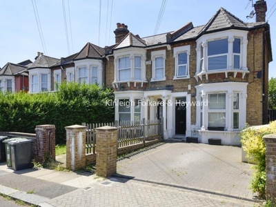 2 bedroom flat for rent in Hurstbourne Road London SE23