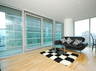 2 bedroom flat for rent in Landmark West Tower, Canary Wharf, London, E14