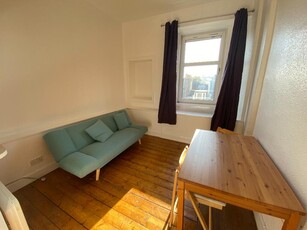 2 bedroom flat for rent in Lochrin Buildings, Tollcross, Edinburgh, EH3
